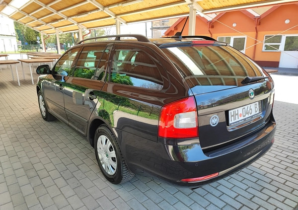 Skoda Octavia cena 24800 przebieg: 210000, rok produkcji 2011 z Mieszkowice małe 301